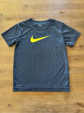 🟠VGUC🟠 Nike Dri-Fit Short Sleeve T-Shirt - Youth Size 7